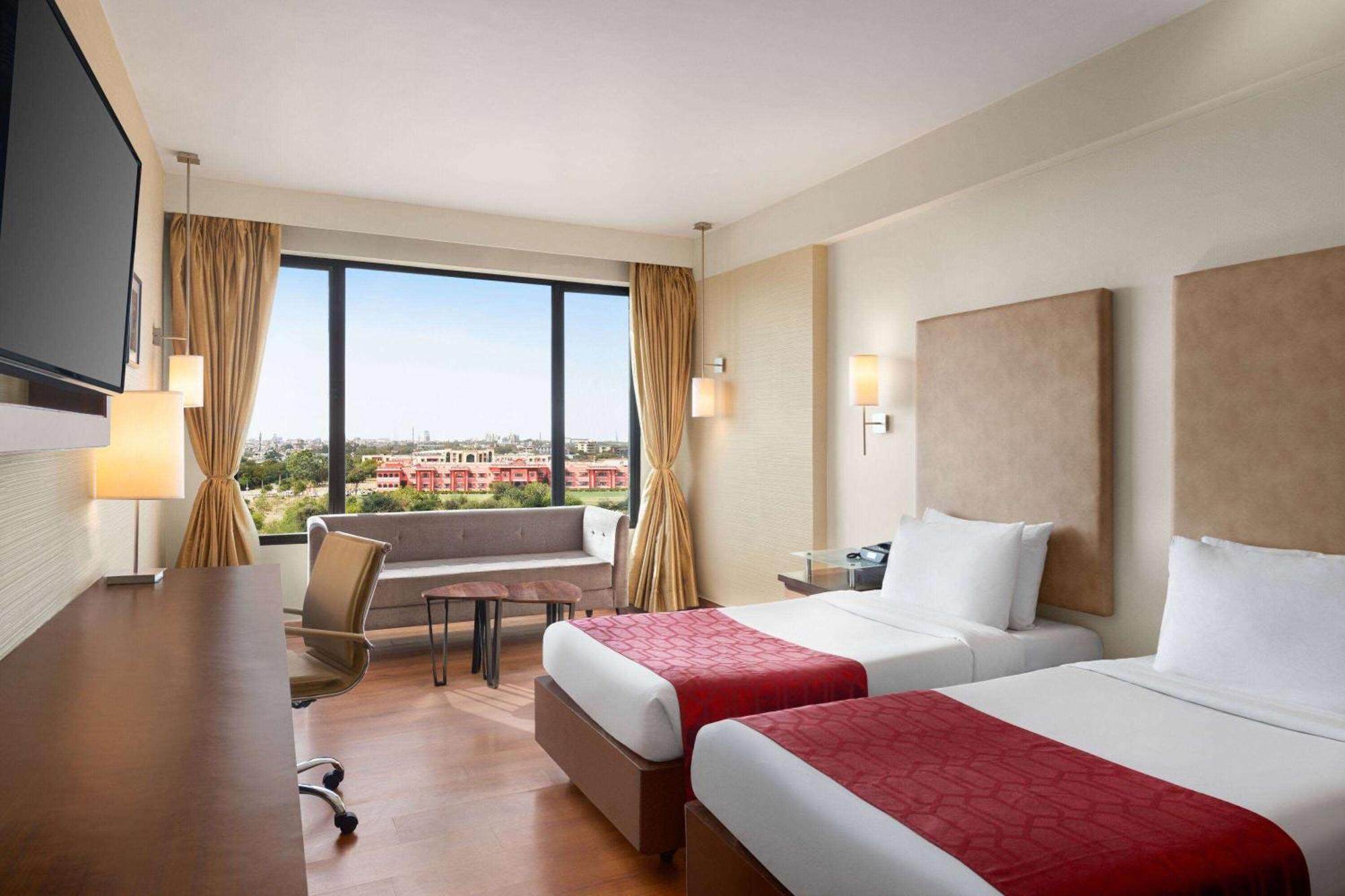 Hotel Ramada By Wyndham Jaipur North Zewnętrze zdjęcie